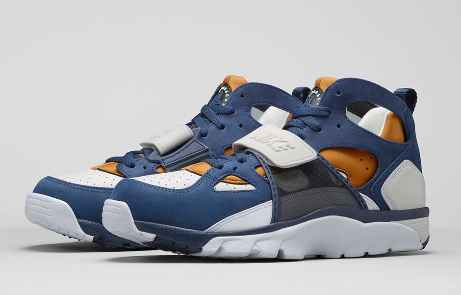 nike air trainer huarache premium medicine ball, First introduced in 1992 by Tinker Hatfield, the iconic Air Trainer Huarache is comprised of a unique composition, which combines the functionality of South ...